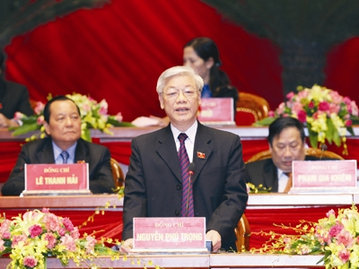 Ủy viên Bộ Chính trị, Chủ tịch Quốc hội Nguyễn Phú Trọng điều khiển phiên thảo luận .